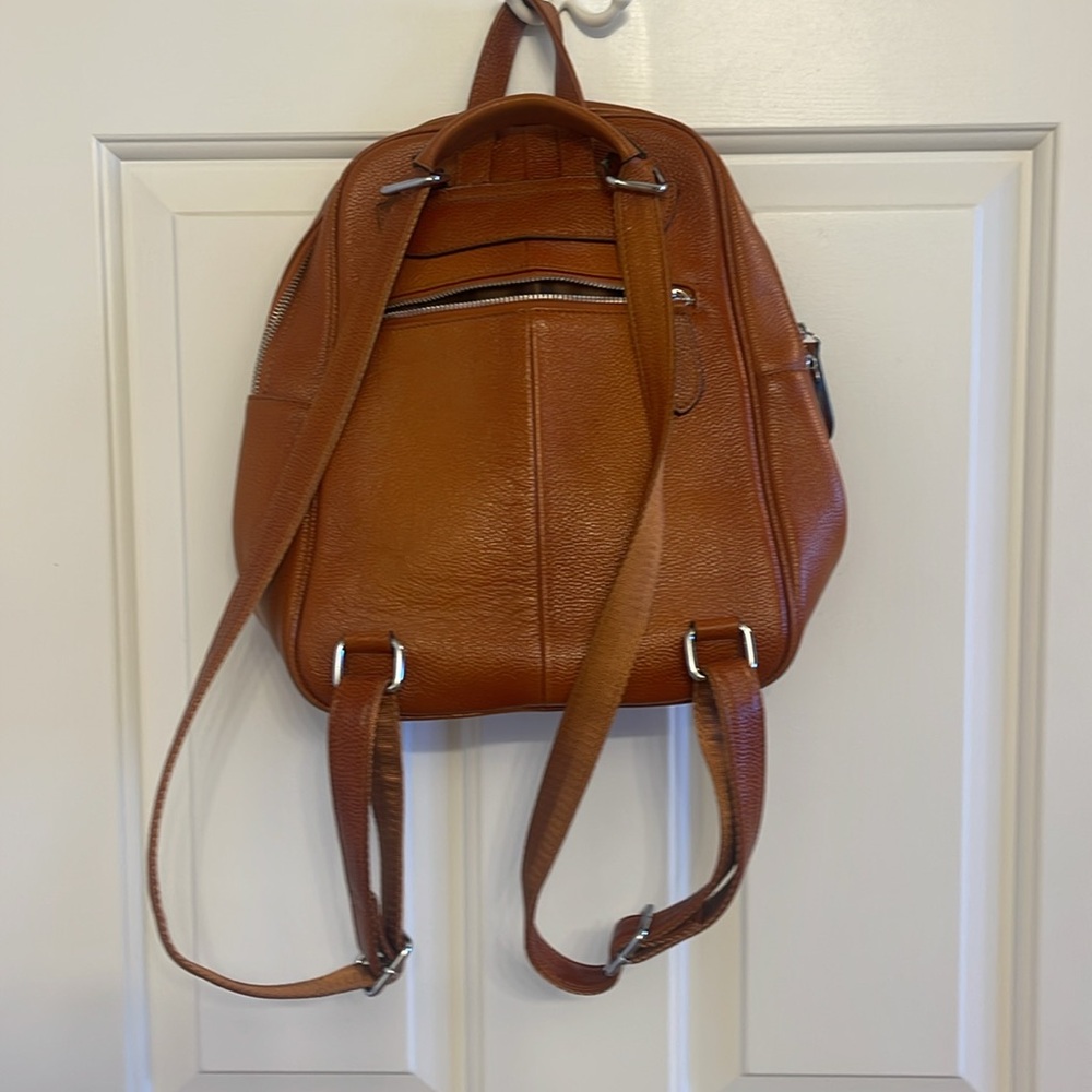 Leather backpack - Picture 3 of 9